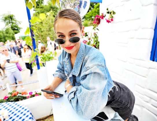 Thalia Heffernan entertains the crowds at the Mamma Mia! Here We Go Again garden at Bord Bia's Bloom 2018 where 20 show gardens, 13 postcard gardens and 200 retail stands that include more than 100 food and drink exhibitors and some 30 plant nurseries are on display. The 70-acre site of stages, marquees and pavilions are hosting in the region of 150 live talks, demonstrations and family-friendly activities continues until Monday, June 4th. Photo Fennell Photography